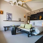 - Sublime - Acces Prive Au Bassin